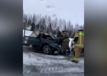 В Татарстане мужчина погиб после лобового столкновения двух легковушек на трассе