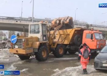Подземный переплыв: переход на проспекте Амирхана затопило из-за неубранного снега