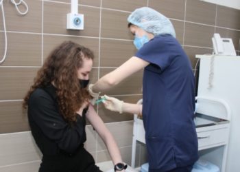 В университетской клинике КФУ прошла вакцинация студентов от коронавируса