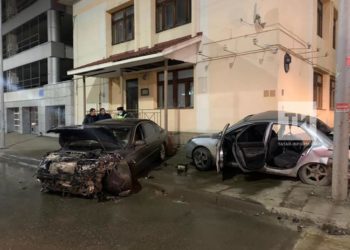 В страшной ночной аварии в Казани пострадали пять человек