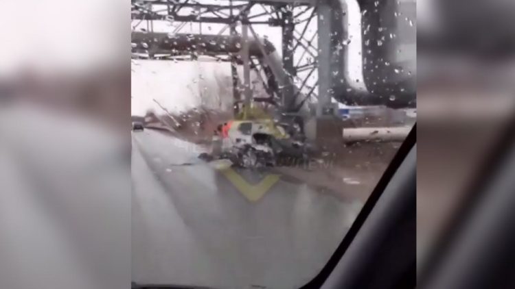 В Челнах водитель погиб после столкновения с опорой теплотрассы