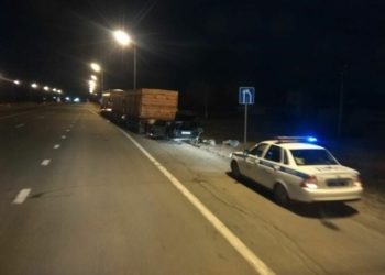 На трассе Татарстана водитель погиб, влетев на скорости под грузовик