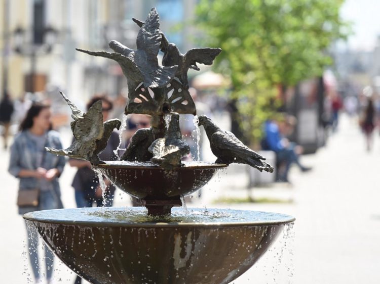 В Казани запустили первые три фонтана