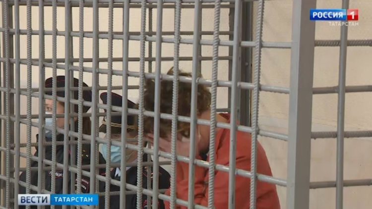 Безликий Шишкин: вандалы повредили памятник художнику Шишкину в Челнах