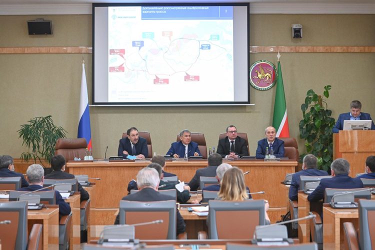Минниханов провел совещание по строительству трассы М-7 в обход Челнов и Нижнекамска