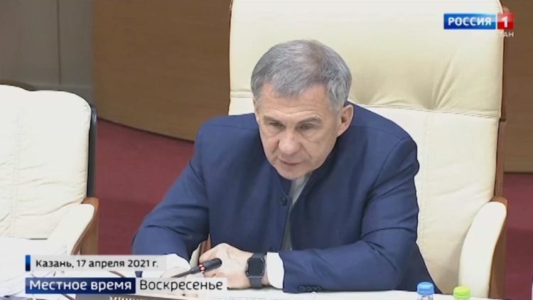 Рустам Минниханов сделал прививку против коронавируса