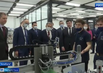 Рустам Минниханов ознакомился с работой образовательного центра «Алабуга политех»