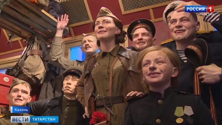 Минниханов и Шаймиев возложили цветы к памятнику Тукая