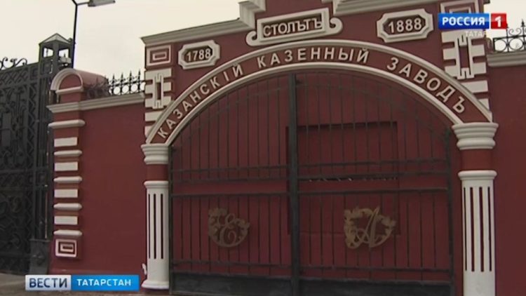 В Казани полицейский застрелил дебошира с ножом