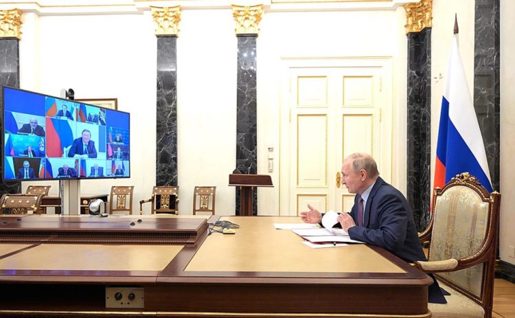 Путин обсудил с Совбезом вопрос информационной безопасности