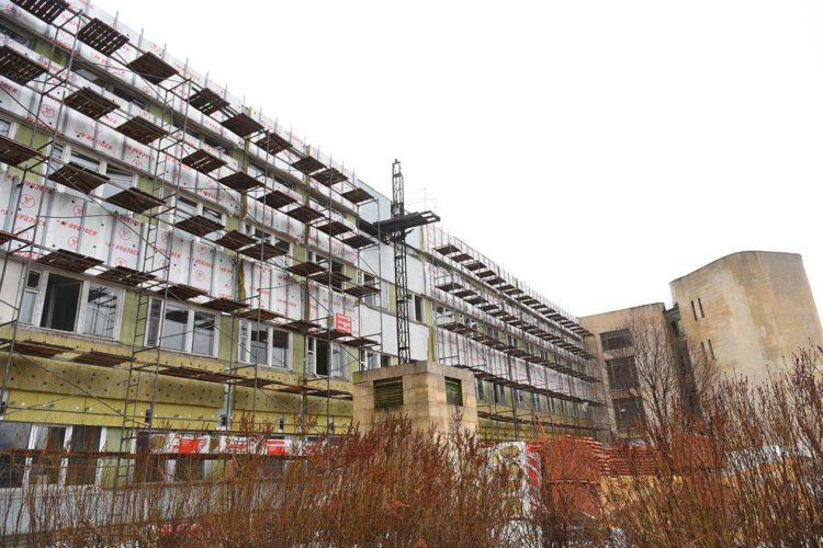 В Челнах к сентябрю завершат ремонт блока Б инфекционной больницы