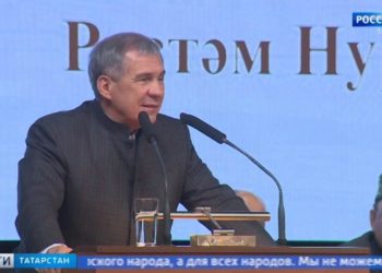 Рустам Минниханов: Татары из регионов вносят огромный вклад в сохранение родного языка