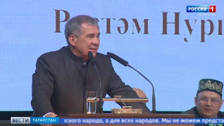 Рустам Минниханов: Татары из регионов вносят огромный вклад в сохранение родного языка