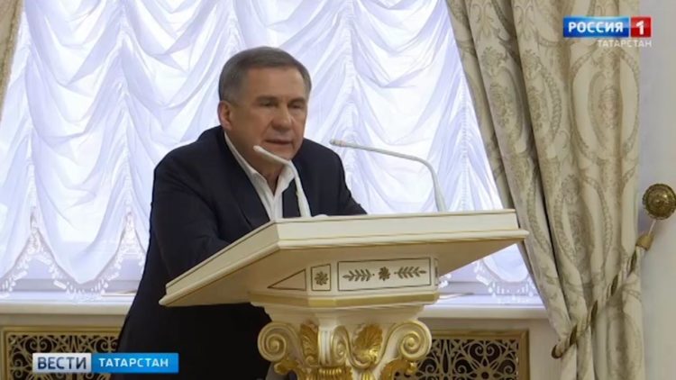 Рустам Минниханов встретился с участниками кадрового резерва России