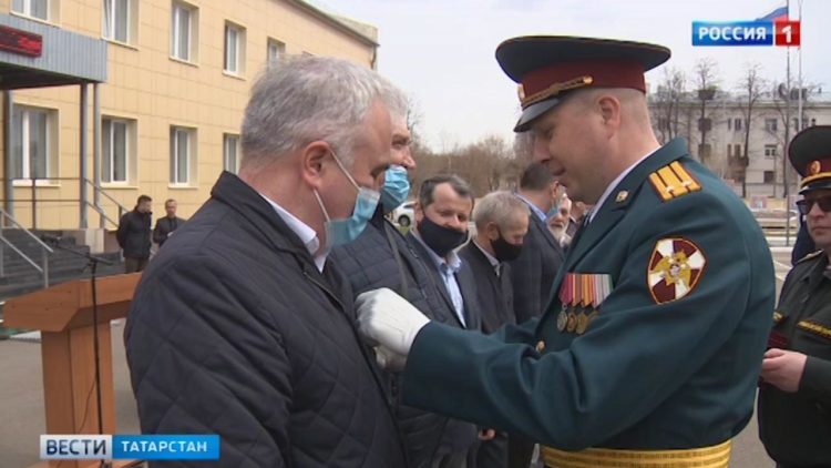 Спасатели жизней: в Казани чествуют сотрудников скорой помощи