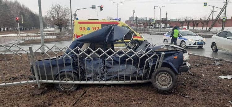 В Челнах на перекрестке произошла серьезная авария