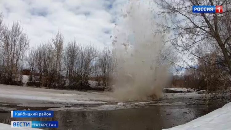 Подготовка к паводку: саперы взрывают лед на реках Татарстана