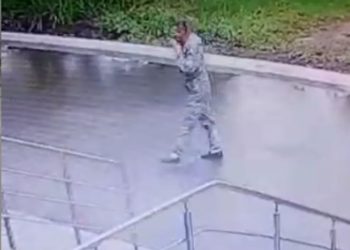 Казанские школы №20 и №34 эвакуировали из-за сообщения о мужчине с оружием