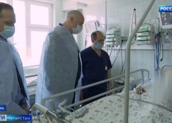 Пострадавших при стрельбе в школе Казани доставили в Москву