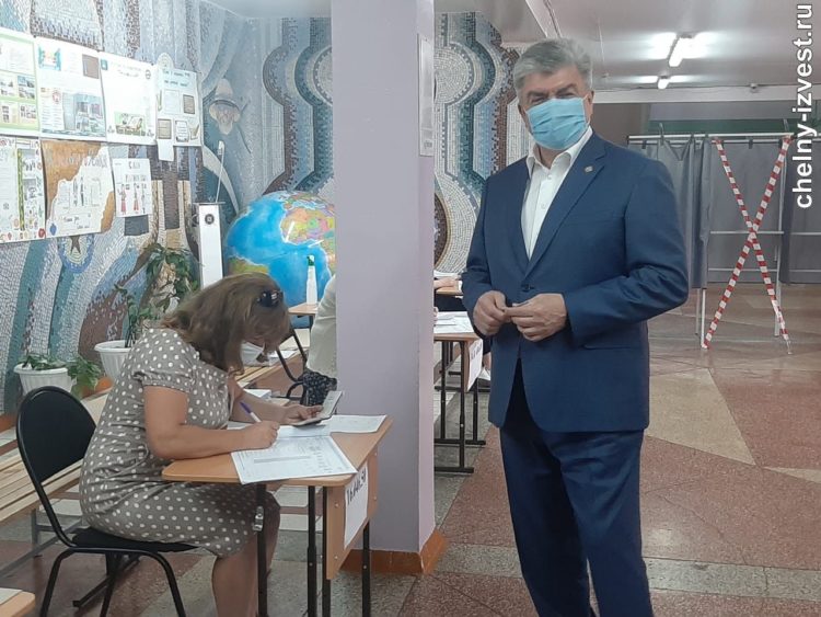 Наиль Магдеев принял участие в предварительном голосовании