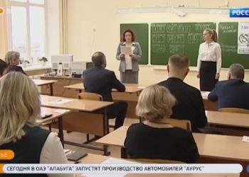 Выпускники сдают первый единый государственный экзамен