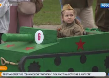 В парке «Крылья Советов» прошел парад колясок