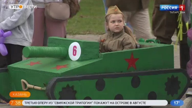 В парке «Крылья Советов» прошел парад колясок