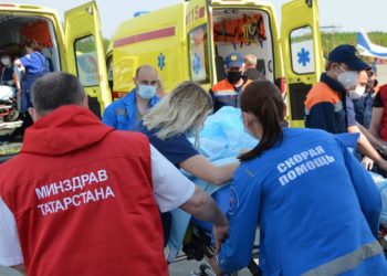 Московские врачи борются за жизнь пострадавшего при стрельбе в школе мальчика