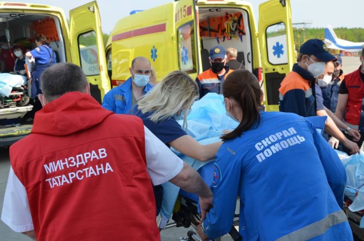 Московские врачи борются за жизнь пострадавшего при стрельбе в школе мальчика