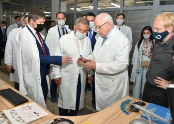 Рустам Минниханов познакомился с работой Пермской научно-производственной приборостроительной компании