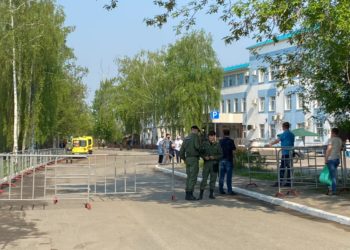 Родственникам выдают тела детей, погибших при стрельбе в казанской школе