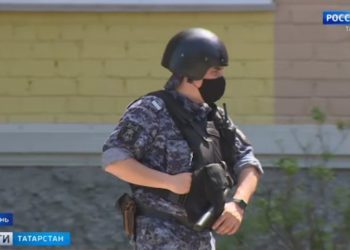 Полицейские ищут сообщивших о заложенных бомбах в школах Казани