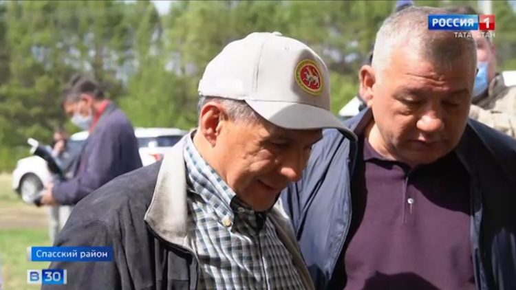 Минниханов оценил ход посевной в Спасском и Алексеевском районах