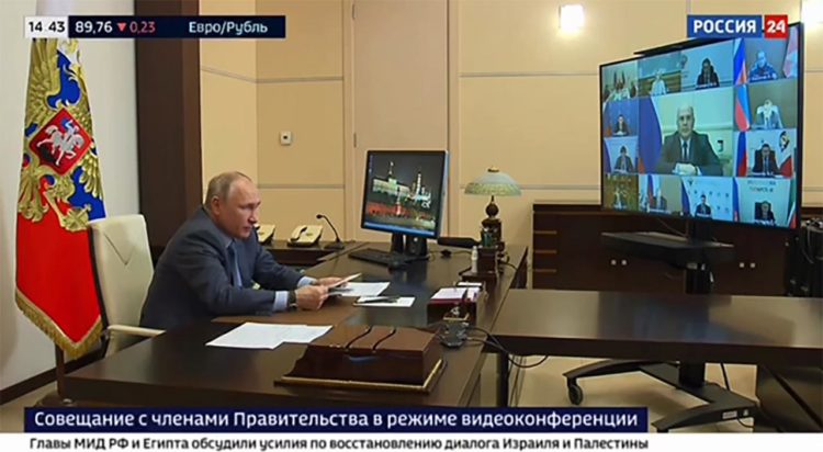 Путин призвал усилить ответственность тех, кто выдает лицензии на оружие