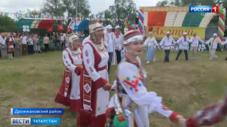 Сабантуй и Акатуй: в селах Татарстана и Чувашии прошли праздники окончания весенних полевых работ