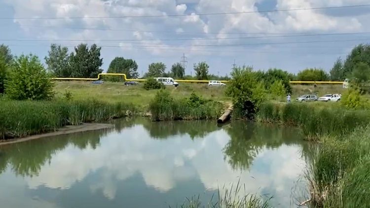 Экологи начали расследование после появления трехметровой пены на водоеме в Отарах