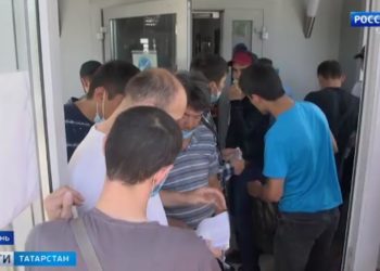 Очередь по незнанию: иностранные граждане штурмуют миграционные службы Казани