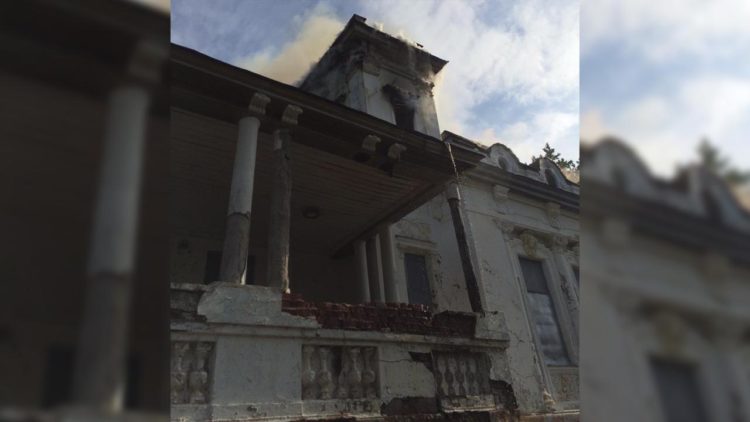 Прокуратура начала проверку по факту пожара в усадьбе Стахеевых