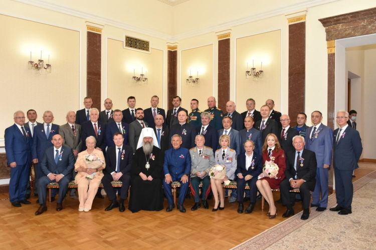 Минниханов в День России вручил госнаграды