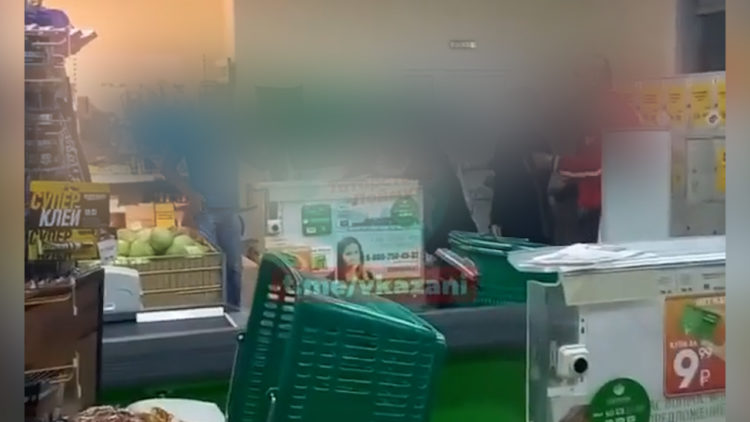 В Челнах подростки напали на продавщиц, не давшим украсть алкоголь