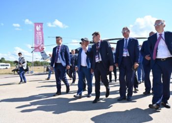 Минниханов осмотрел российские вертолеты на авиасалоне МАКС-2021