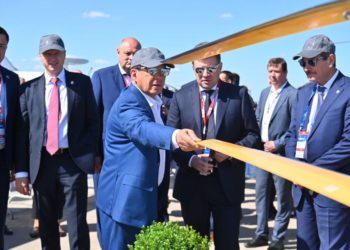 Минниханов осмотрел российские вертолеты на авиасалоне МАКС-2021