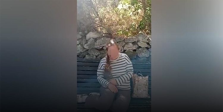 Нижнекамцев обеспокоила одинокая девушка, сидящая на скамейке