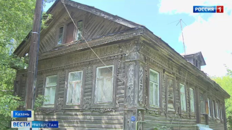 В Казани жильцы векового аварийного дома уже несколько лет добиваются расселения