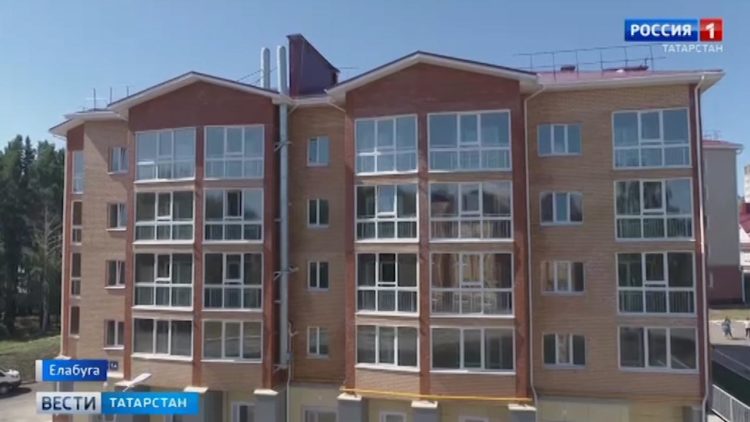 Рустам Минниханов поздравил татарстанцев с Днем семьи, любви и верности