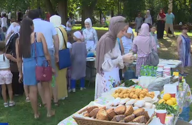 В Казани семейный фестиваль «Курбан-фест» посетили около тысячи человек