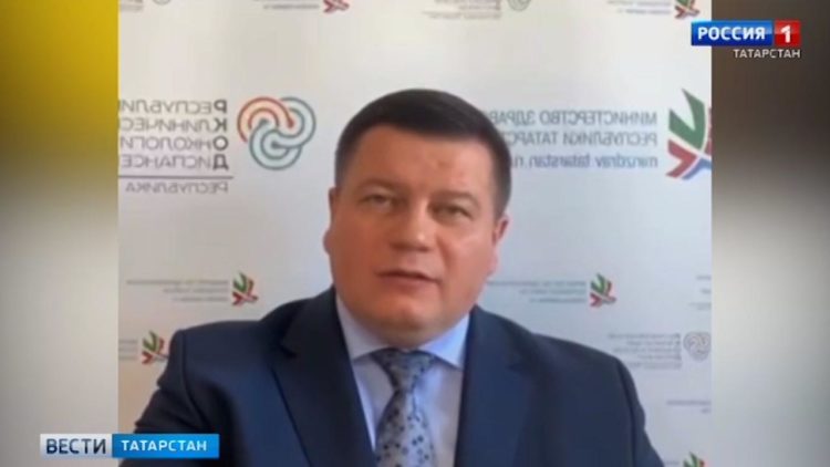 Рустам Минниханов поздравил татарстанцев с Днем семьи, любви и верности