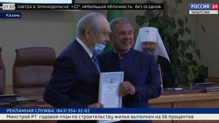 Минниханов вручил госнаграды за вклад в воссоздание собора Казанской иконы Божией Матери