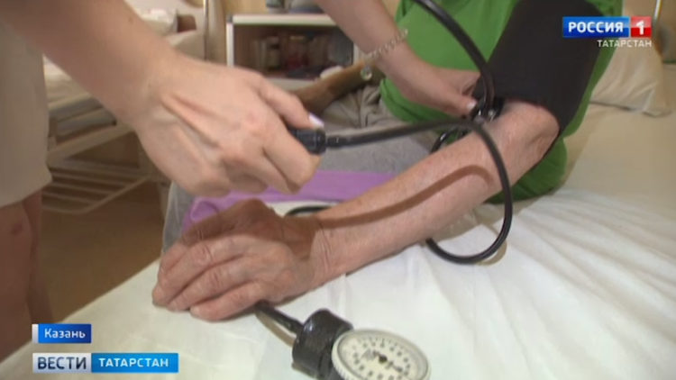 Врачи рассказали о мерах предосторожности в жару для сердечников и переболевших COVID-19