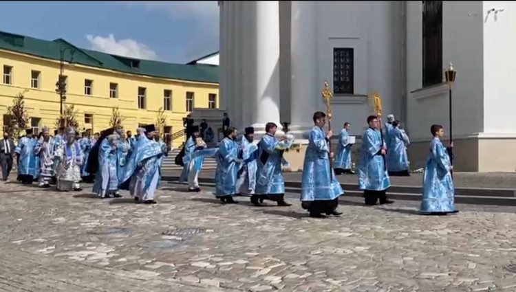 Митрополит Казанский и Татарстанский Кирилл начал чин освещения собора Казанской иконы Божией Матери